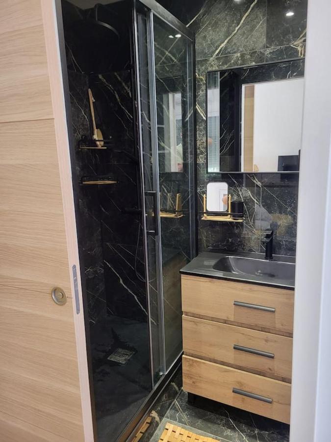 Jacuzzi Apartment *